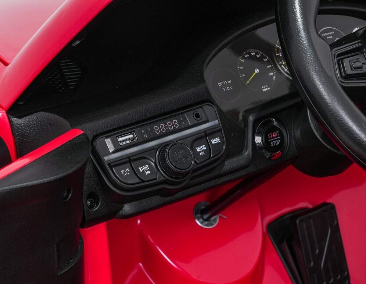 1. Tablou de bord și comenzi auto pentru mașini de jucarie în culoarea roșie.