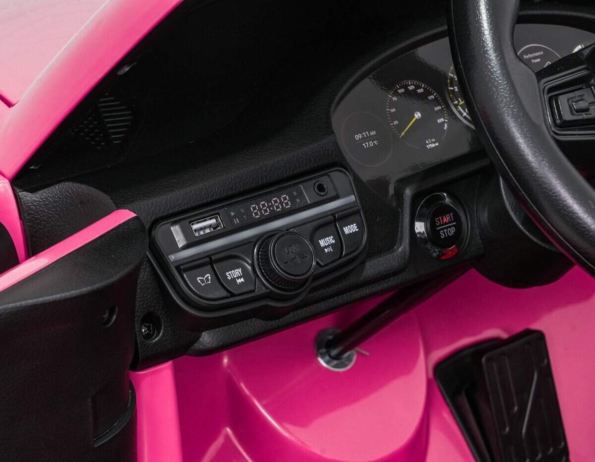 Jucărie pentru copii, mașinuță electrică roz, interactivă cu butoane și display digital.