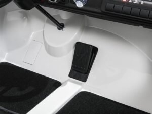 Pedala pentru mașini electrice copii, design sigur și durabil.