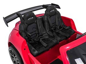 Scaune auto pentru copii pentru mașini sport, siguranță și confort. Perfecte pentru aventuri în familie.