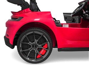 Mașină electrică pentru copii, model sport cu roți mari, ideală pentru joacă în aer liber.