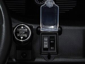 Mingi de siguranță auto cu suport pentru telefon, design practic și funcționalitate excelentă.