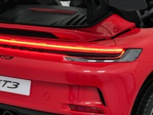 1. Lumină stop roșie sport car Porsche model 911 T3.