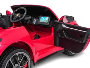 Mașinuță electrică pentru copii Porsche, design modern, siguranță și confort, perfectă pentru joacă și aventuri în curte sau în parc.