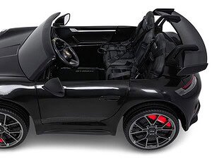 Mașină electrică pentru copii, model sportiv negru, cu detalii roșii, ideală pentru distracție în aer liber.