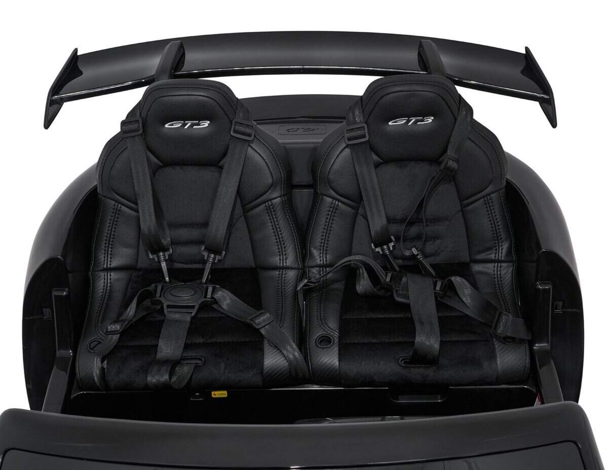 Scaune auto sport cu centuri, pentru copii și siguranță în mașină.Set de scaune pentru copii Mercedes AMG GT3, perfect pentru iubitorii de mașini sportive.Descrierea arată un set de scaune auto pentru copii inspirate de mașini sport, ideal pentru siguranta și confortul micuților.