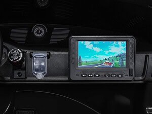 1. Echipament auto cu ecran digital și butoane pentru control multimedia.