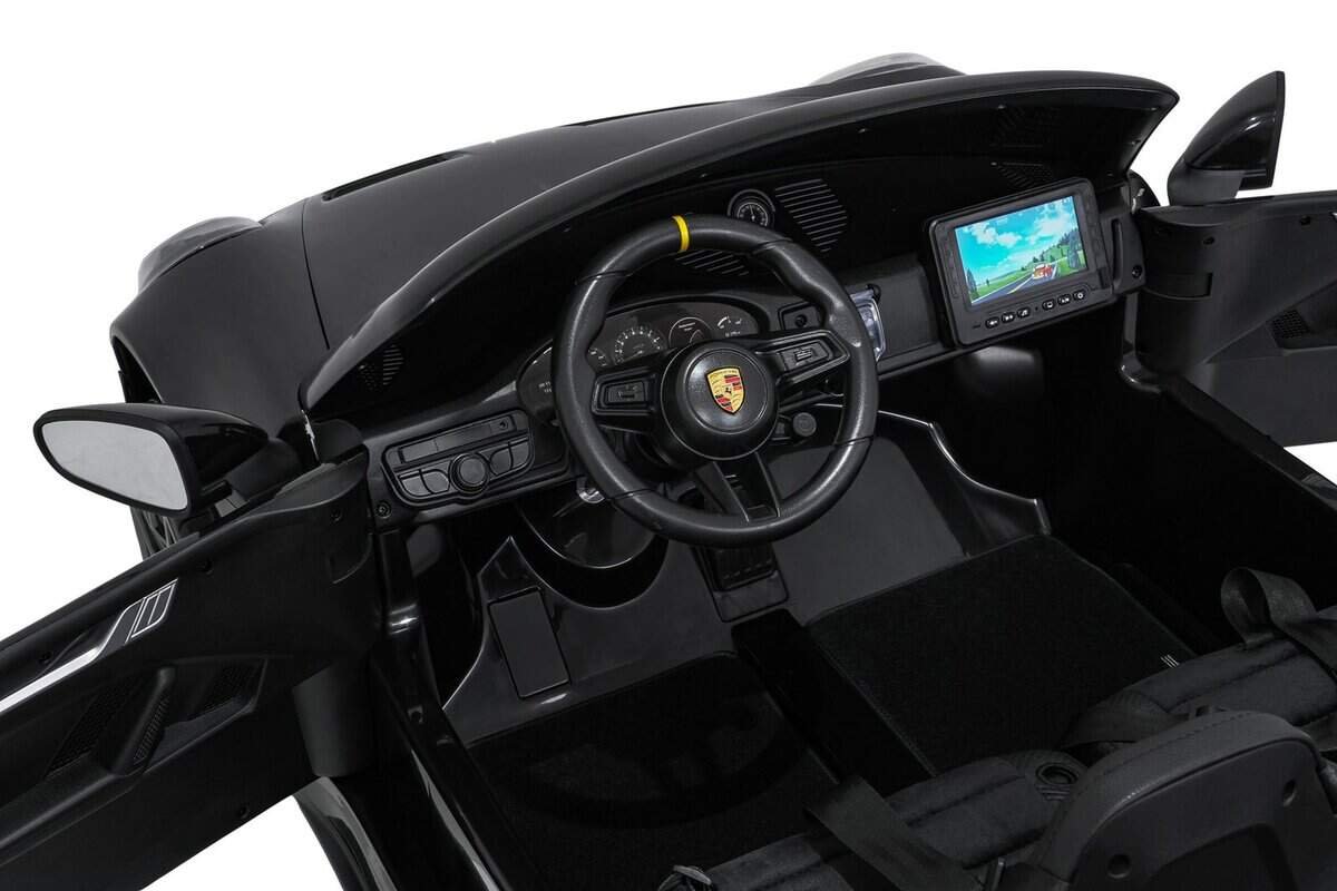 Jucarie auto pentru copii, model realist cu bord digital si volan, ideal pentru petrecere si joaca.