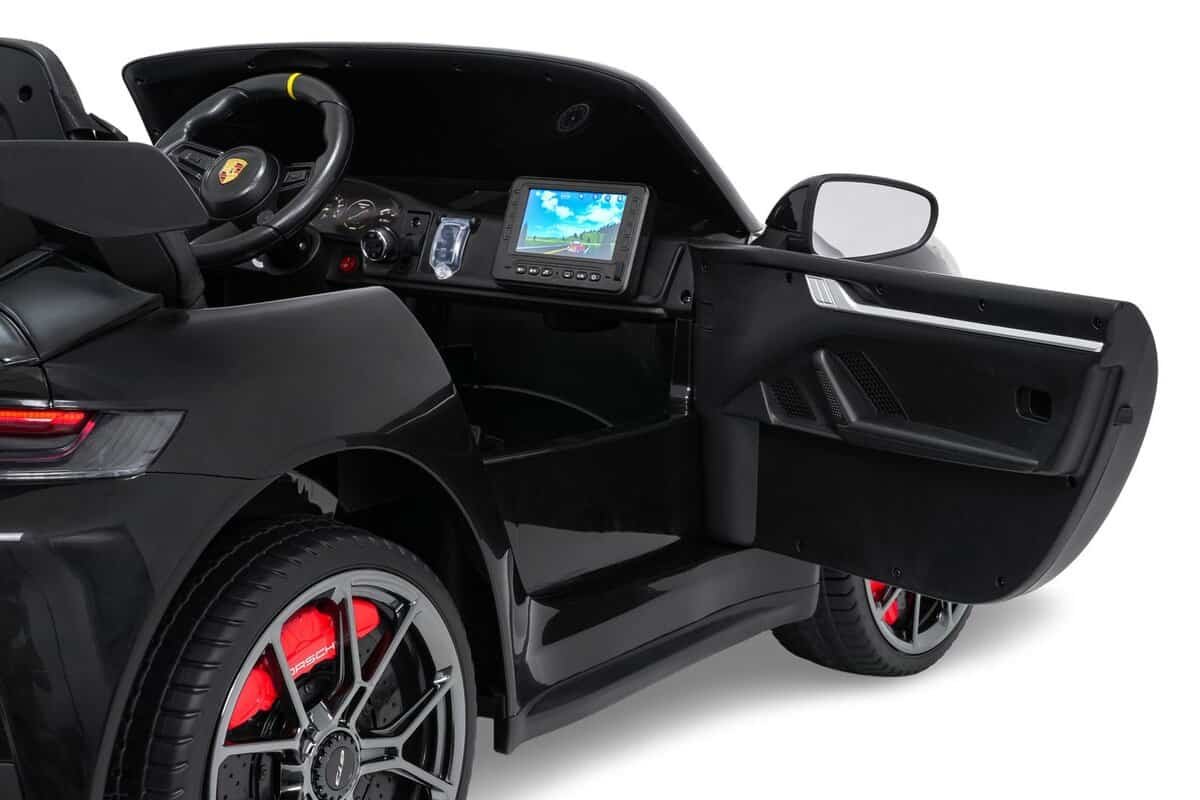 Masina de jucarie electrică pentru copii cu volan și display modern.