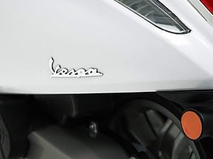 1. Jucarie pentru copii Vespa, mașina electrică pentru copii, cadou de neuitat.