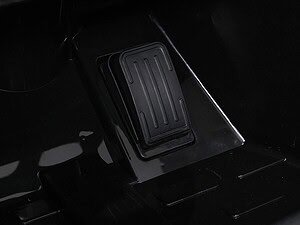 Portbagaj mașină cu covoraș pentru încărcare, accesoriu practic și durabil.