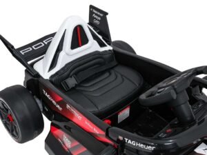 Scaun de mașină pentru copii, model sportiv cu design modern și siguranță maximă.