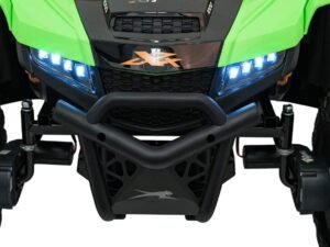 Mașină electrică pentru copii, design sportiv, lumini LED și protecție robustă pentru joaca sigură.