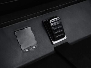 Buton de control mașină, interior, modern, siguranță.