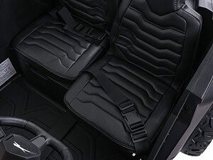 Scaune pentru jucării modele auto, din material rezistent, confortabile și aspect modern pentru joaca copiilor.