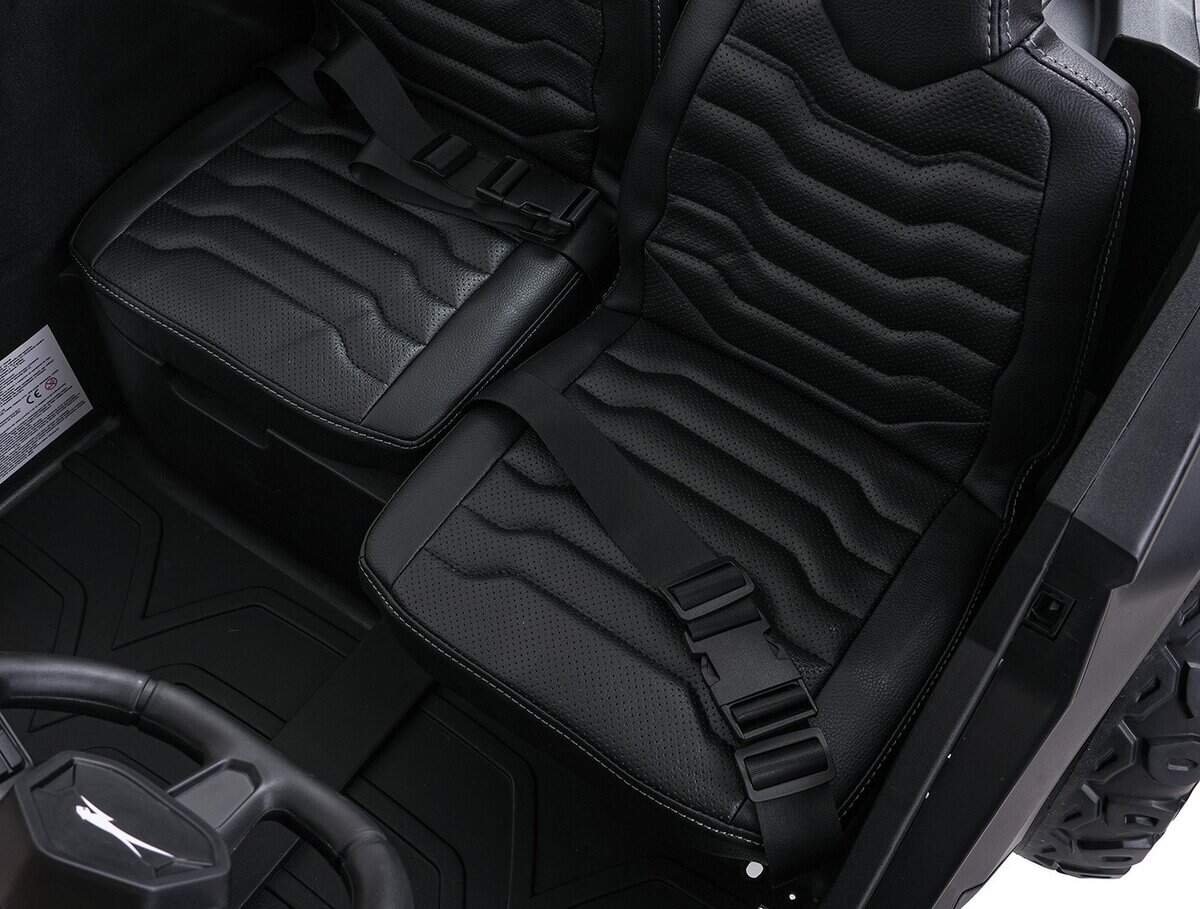 Piele neagră, scaune mașină, confort, rezistent, design elegant, interior automobil premium, covorase auto.