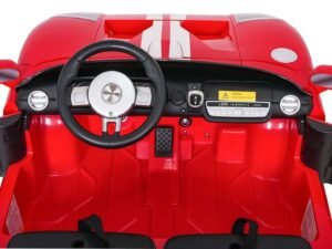 Mașinuță electrică pentru copii, model sportiv roșu cu elemente de siguranță.