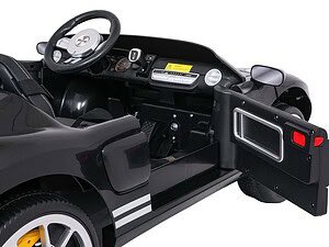 1. Mașinuță electrică pentru copii, model sport negru cu interior detaliat.