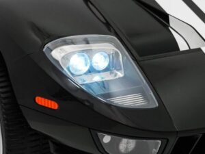 Jucării din lemn colorate, perfect pentru camera copilului, cu modele și texturi diverse.