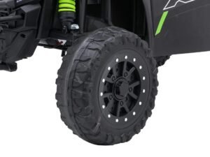 1. Anvelopă robustă pentru mașinuțe de jucarie off-road, durabilitate ridicată.