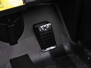 Talpă accelerație pentru mașini electrice, din plastic dur, antiderapantă, neagră pentru siguranță.