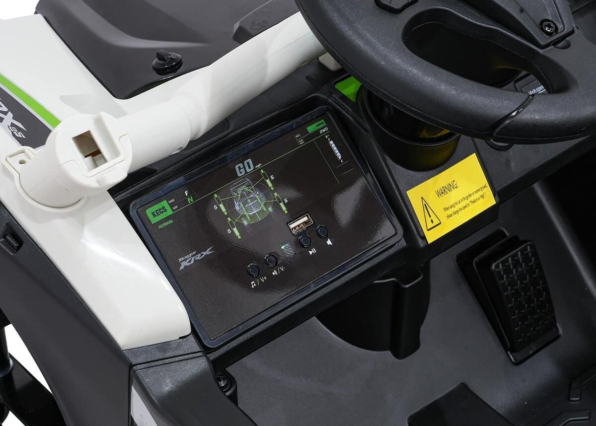 1. Comandă joystick pentru control mașinuțe pentru copii cu ecran digital și funcție de direcție.