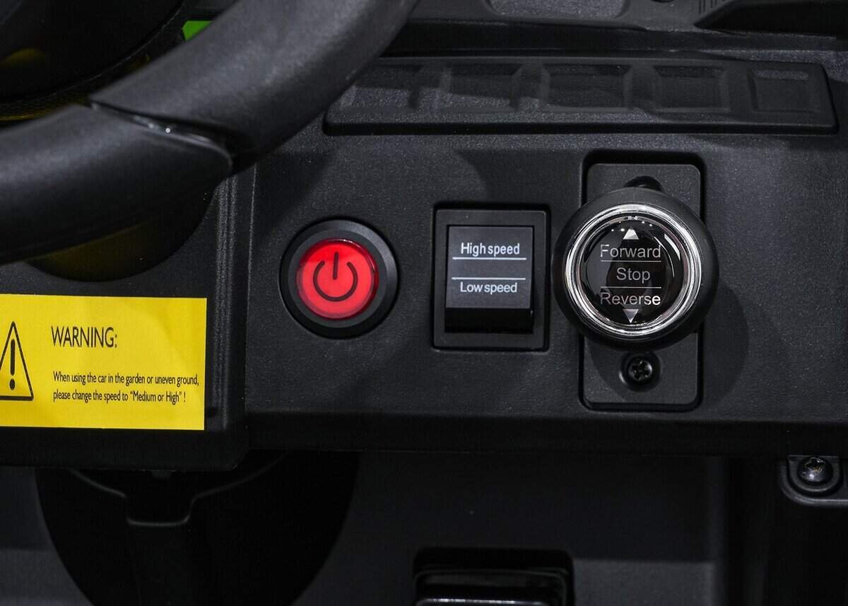 Buton pornire mașină, control viteza vehicul, dashboard autovehicul, Electronic vehicle controls.