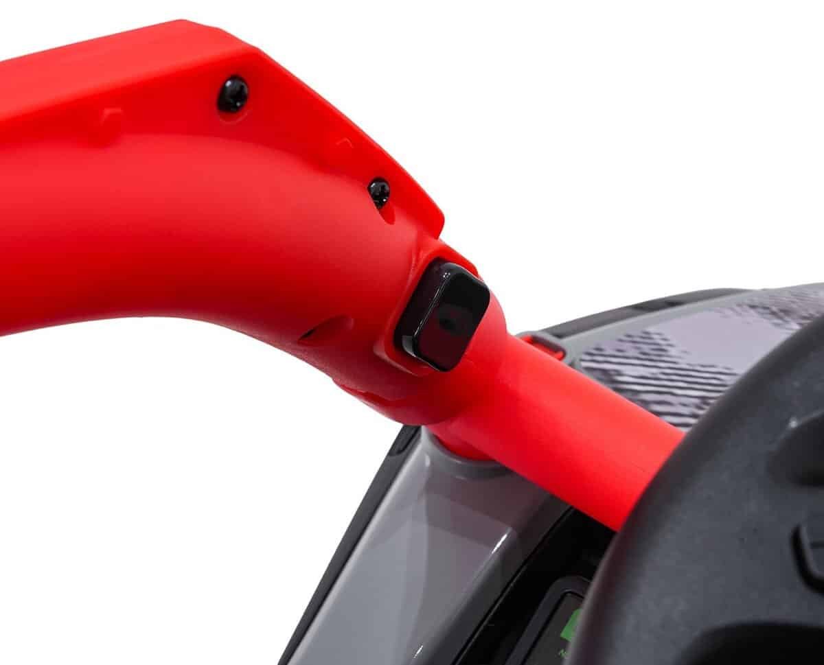 1. Jucarie electronică pentru copii, în forma de mașină, roșie și neagră, sigură și interactivă.