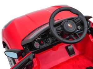 Mașinuță electrică pentru copii cu design Porsche, ideală pentru joc și aventură în curte.