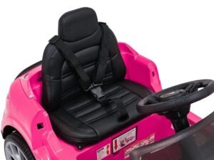 Scaun de mașină pentru jucării, confortabil și sigur pentru copii mici.