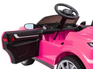 Mașină electrică pentru copii roz cu design realist și volan funcțional.