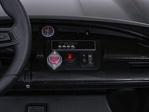 Comenzi și panou de control pentru vehicul, echipament de siguranță și electronică auto.