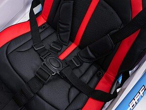 1. Scaun pentru mașină pentru copii, sigur și confortabil, negru și roșu, ideal pentru siguranța celor mici.