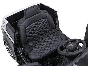 Scaun auto pentru mașini de copii, confort și siguranță în jocurile de rol.